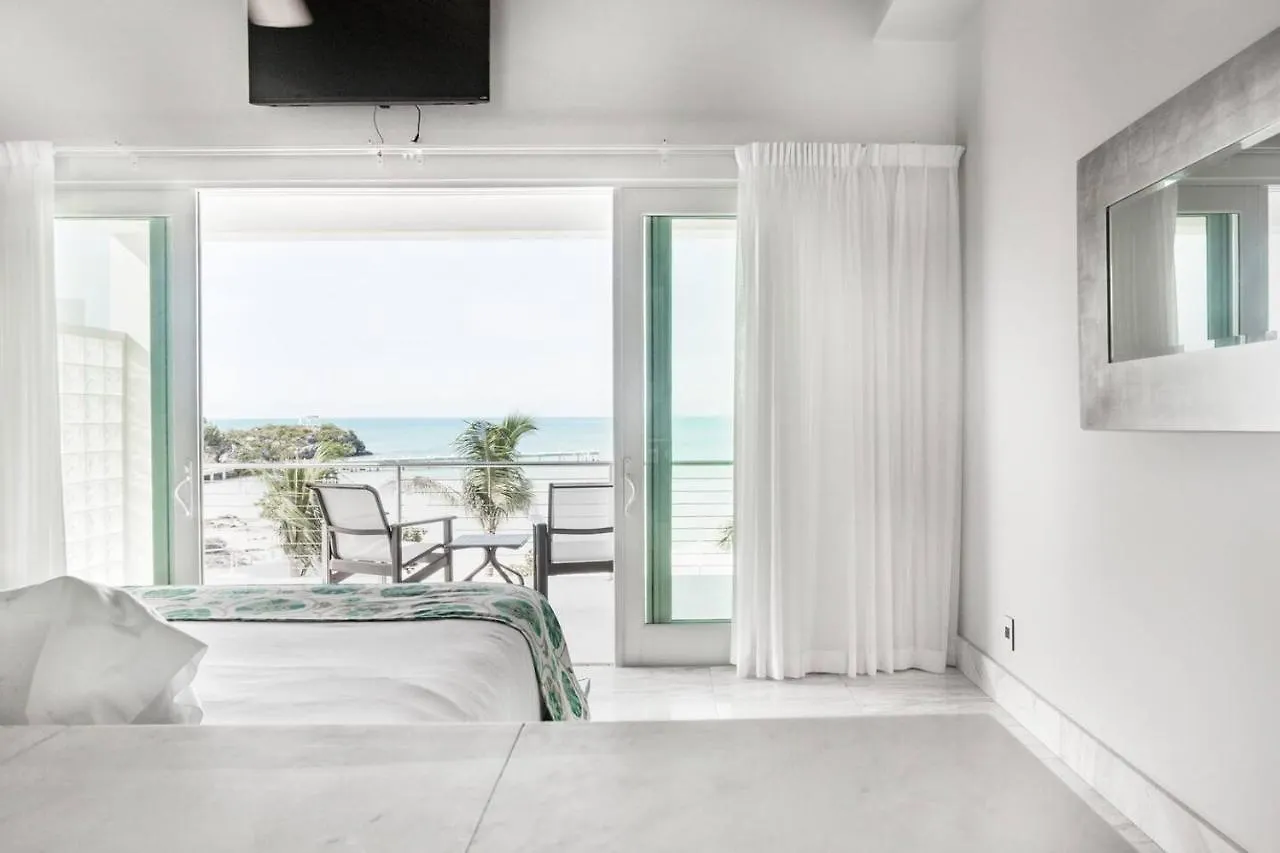 SulMare at Sapodilla Bay Luxury villas Taylor Bay Beach